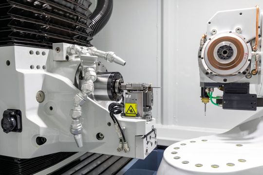 «MicroX Ultra»: Die speziell entwickelte Plattform bietet Herstellern von Mikrowerkzeugen echte Produktionsvorteile. Anca wird auf der Messe eindrucksvolle Schleifergebnisse präsentieren.(Bild:  Anca)