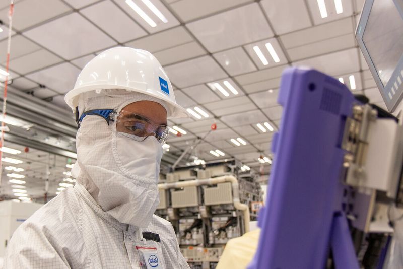 Intels neue Fab34: Impressionen aus dem Reinraum. (Bild: Intel Corporation)