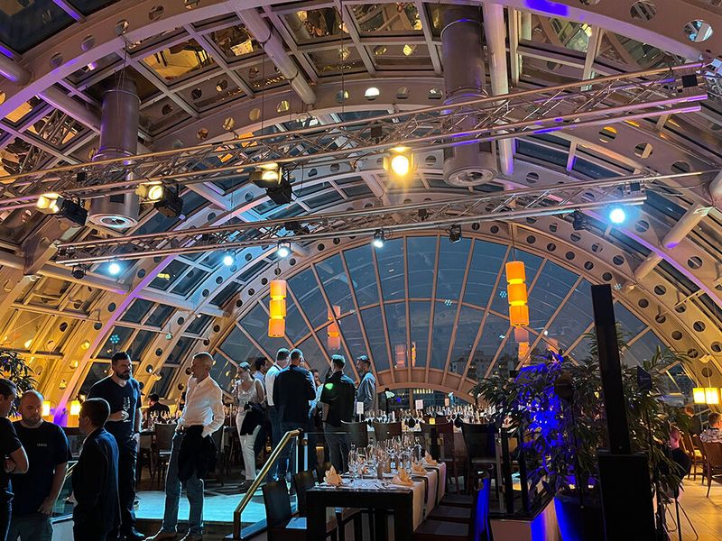 Ausklang am Ende des ersten langen Summit-Tages: Über den Dächern von Berlin im Wintergarten des KaDeWe. (Bild: ewg - VIT)