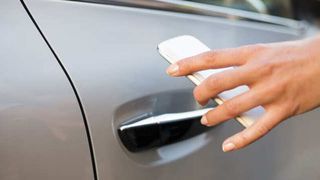 Entriegelung eines Fahrzeugs per NFC-Funktion. (ASAP)