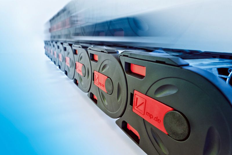 Es gleiten nicht mehr die Kettenseitenglieder - also Kettenober- und Kettenuntertrum – direkt aufeinander, sondern die Gleitschuhe. (Bild: Murrplastik)