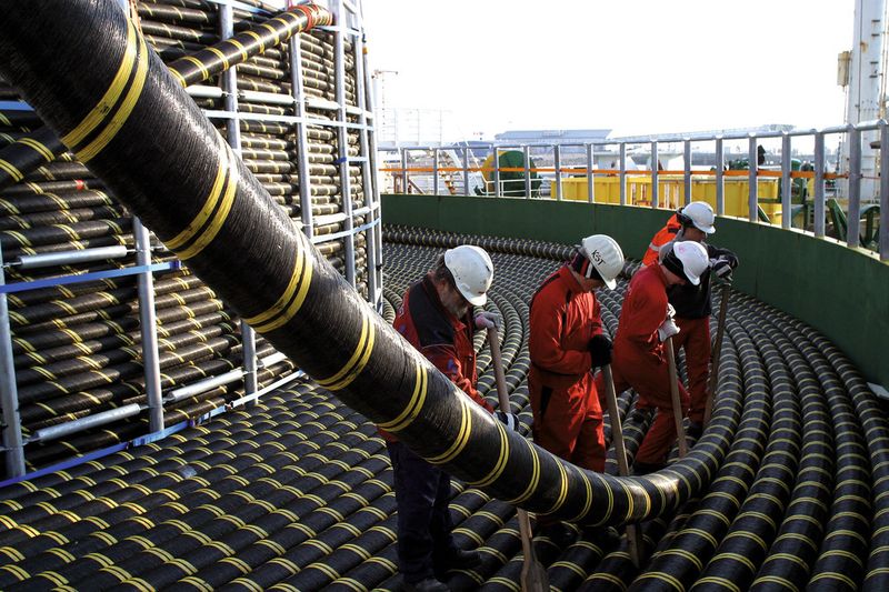 Produktion von Unterseekabeln (hier: im ABB-Werk in Karlskrona, Schweden) ist ein zeit- und platzaufwändiger Prozess. (Bild: ABB)