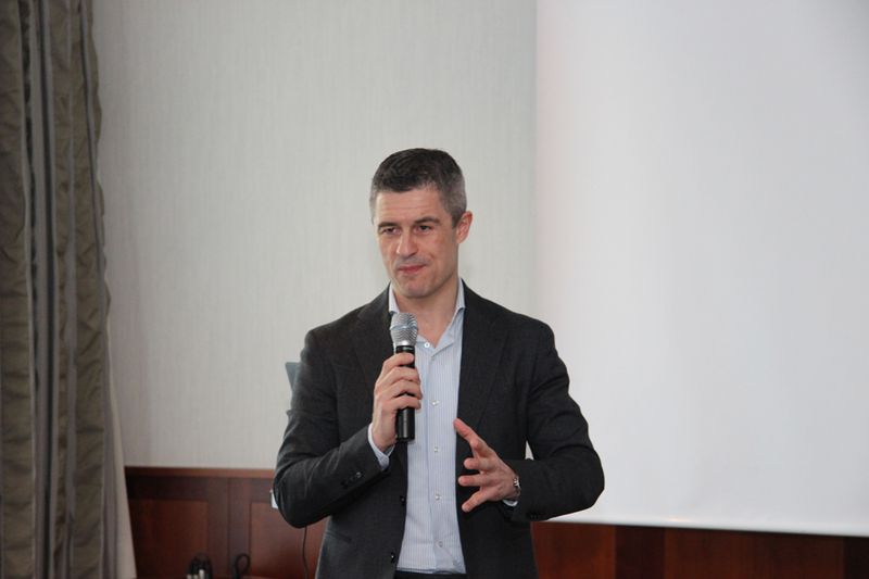 Michael Guschlbauer, Vorstand der Bechtle AG, stellte anschließend die Frage in die Runde „Digitalisierung & Systemhausgeschäft – Mitläufer oder Kerngeschäft“? (Bild: Vogel IT-Medien)