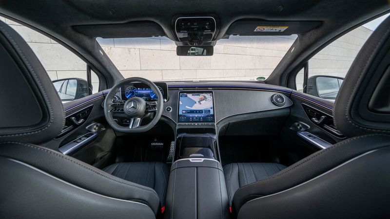 Das Cockpit ist edel eingerichtet. (Bild: Mercedes-Benz)