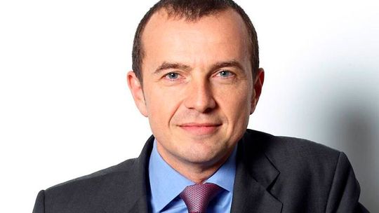 Olivier Blum, der neue Mann auf dem Chefsessel bei Schneider Electric. Recht kurzfristig hat man sich von Peter Herweck getrennt.(Bild:  Schneider Electric)