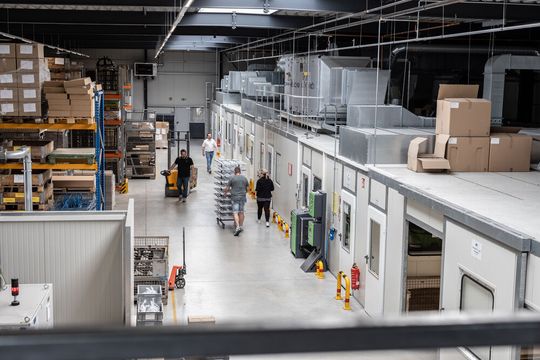 The small family business FMO Surface specializes in the finishing of plastics.(Image: KUKA)