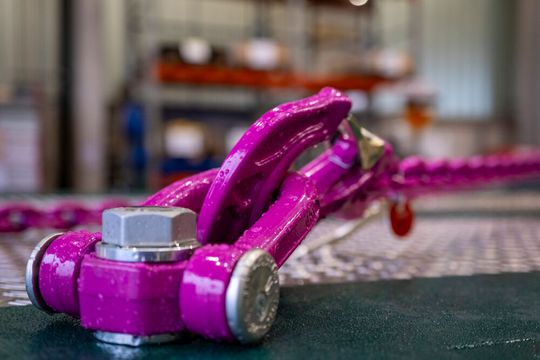 Ein Vorteil des Zurrpunktes ACP-Turnado ist seine automatische Selbstausrichtung in Zugrichtung.(Bild:  RUD)