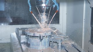 Abweichend von der Standardausrüstung wurde der Z-Verfahrweg des vertikalen Bearbeitungszentrums Leaderway MV-1300 D um 150 mm vergrößert. Bilder: Kuttkat (Archiv: Vogel Business Media)