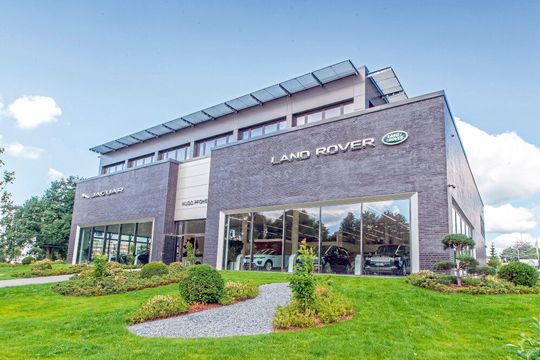 Das Jaguar- und Land-Rover-Autohaus in Hamburg-Fuhlsbüttel.(Bild:  Hugo Pfohe)