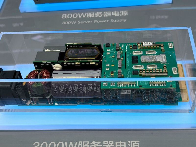 Abbildung 25: Dass auch Server mit hohen Strommengen versorgt werden müssen ist hinlänglich bekannt. Hier ein Modul aus dem Hause Huawei.  (Bild: uo/ Vogel IT-Medien GmbH)