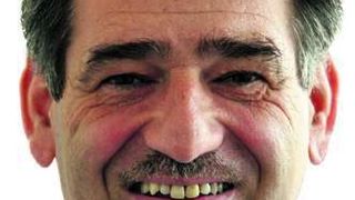 Lothar Grötzinger, Leiter der Pressentechnik bei Herion Systemtechnik: „Die Stößel-Hochhalteeinrichtung ist bei jedem Bremsvorgang automatisch wirksam.“ (Archiv: Vogel Business Media)