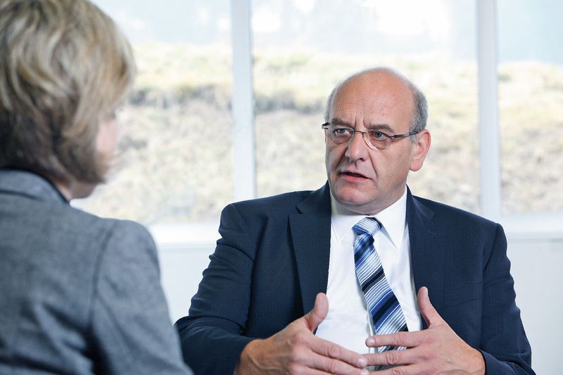 „Die Wirtschaftlichkeit im Bereich der werkzeuggebundenen Rohrumformung ist mehr denn je gefragt“, erläutert Gerd Nöker, Geschäftsführer und Mitgründer der Transfluid Maschinenbau GmbH.  (Bild: Transfluid)