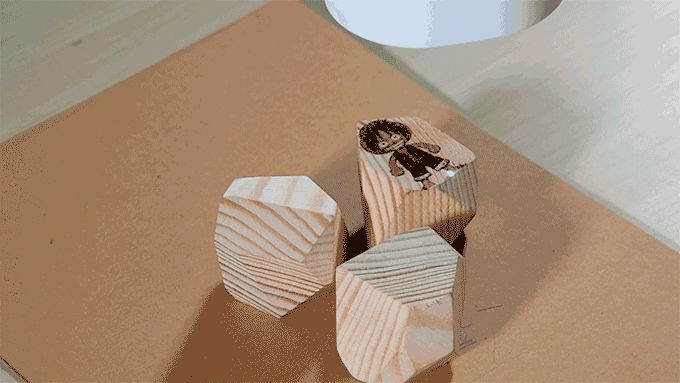 Mit einem weiteren Basiskopf können Anwender mit dem Dobot M1 Lasergravuren durchführen. (Bild: Shenzhen Yuejiang Technology)