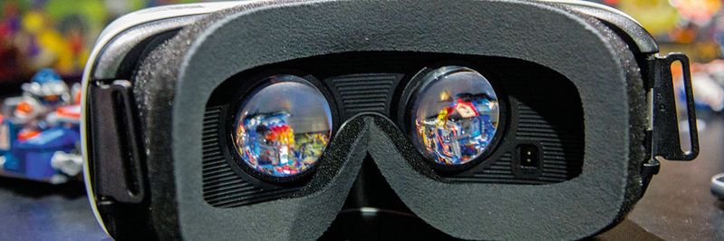 Mit Augmented Reality steht der nächste Service-Trend bereits in der Tür: Per Datenbrille können Anweisungen Schritt für Schritt direkt auf das Produkt eingeblendet werden.(Bild:  PTC)