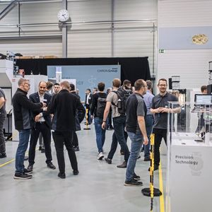 Die Chiron Group freut sich auf den intensiven Austausch über neue, intelligente Fertigungslösungen aus den Bereichen Bearbeitungszentrum und Automation – beispielsweise in der «Precision Area».(Bild:  Chiron Group)