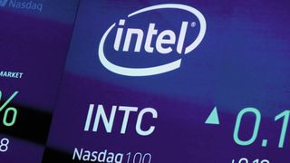 Alder Lake: Intel bringt eine neue Chip-Architektur auf den Markt, die 80 Prozent energieeffizienter sein soll und macht damit vor allem Apple und Samsung Konkurrenz. (Bild: picture alliance / ASSOCIATED PRESS)
