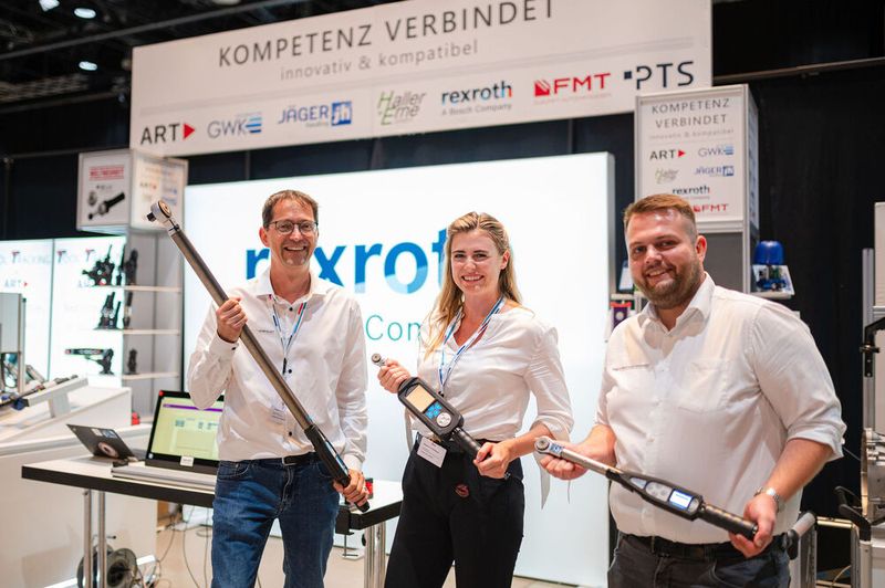 Live-Demonstrationen ermöglichten es den Besuchern, die neuesten Schraubsysteme in Aktion zu erleben. (Bild: Donna und der Blitz)