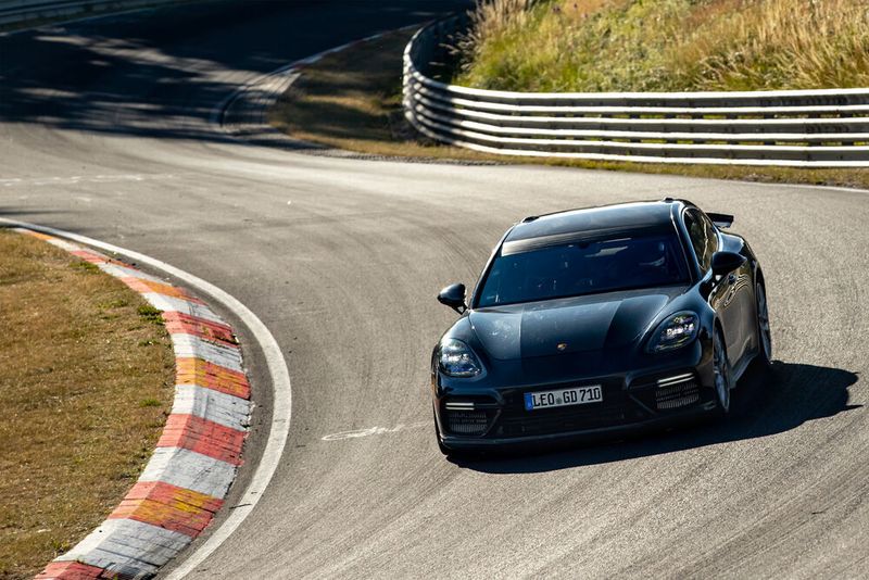 Die Entwickler haben auch Rennreifen augezogen und am Motor gefeilt. (Gruppe C Photography)