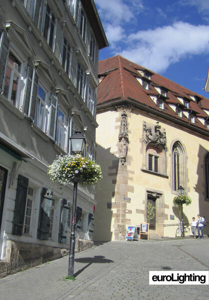 Eine Altstadtleuchte in Tübingen wurde bereits auf LEDs umgerüstet. (eurolighting)