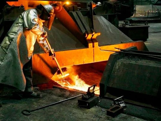 Damit die Wende zum grünen Stahl, der idealerweise mal mit grünem Wasserstoff statt mit Kohle erzeugt werden soll, gelingt, bekommt der Stahlkocher Salzgitter eine finanzielle Aufstockung für seine Bemühungen ...(Bild:  Salzgitter)