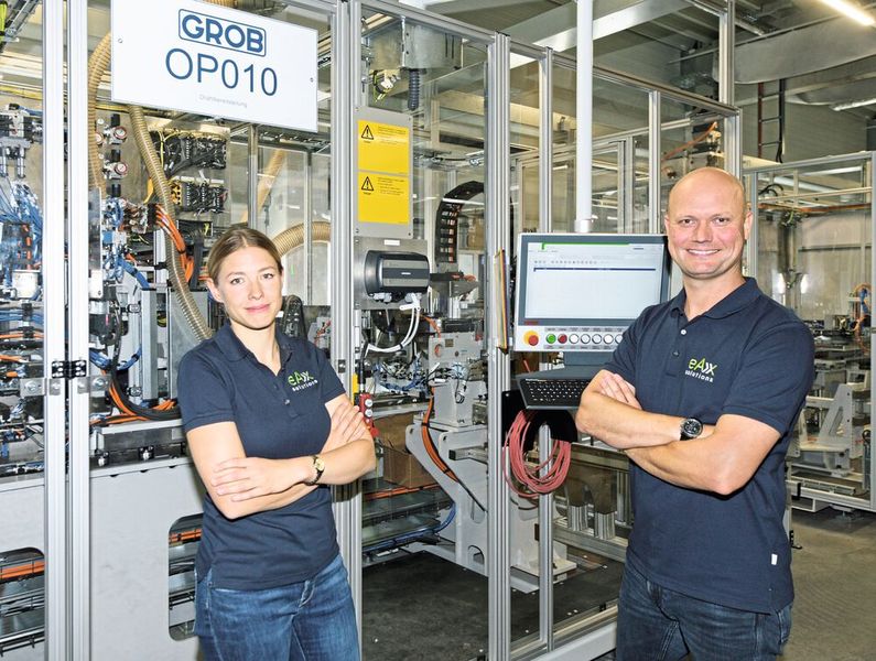 «Unsere 70 Mitarbeiter sind daran interessiert, Lösungen möglichst schnell und praxisnah zu finden», sagt Matthias Venske, Geschäftsführer, neben Director Operation Elisabeth Jahns, beide eAx solutions. (Bild: Grob Werke)