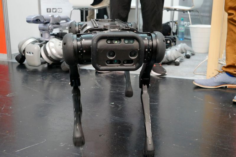 Auch das chinesische Unternehmen Unitree Robotics setzt auf vierbeinige Roboter. Aliengo erreicht dabei bis zu 6 Kilometer pro Stunde, kann verschiedene Hindernisse überwinden und zwischen 2 und 4,5 Stunden arbeiten. Aliengo ist in zwei Varianten verfügbar: eine Version ohne Lidar und eine mit dem Robosense 3D Lidar.  (Bild: Sandro Kipar/VCG)