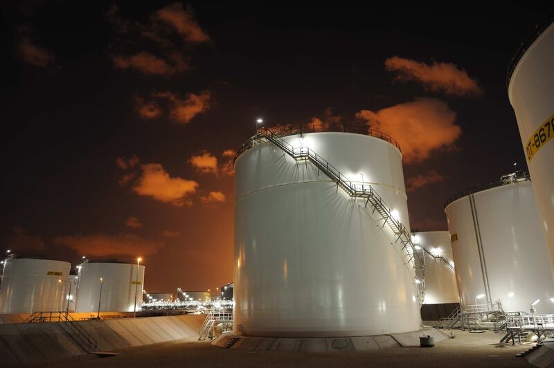 ... with the help of special catalysts turns natural gas ... (Picture: Shell)