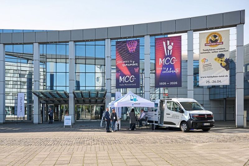 Ein Labormobil draußen und eine ganze Sammlung von Labortechnik-Firmen in der Halle Münsterland: Die LAB-SUPPLY Münster hatte am 28. April nicht nur tolles Wetter, sondern auch tolle Aussteller. Wir blicken in dieser Bildergalerie zurück auf den Messetag.    Mehr Infos zu den kommenden LAB-SUPPLY-Messen finden Sie auf www.lab-supply.info (Bild: EYE AM CHRIS)