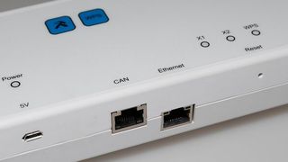 Das Gateway von aiXtrusion ist nicht größer ist als ein normaler Repeater. (Bild: aiXtrusion)