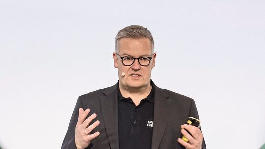 Rechtsanwalt Henning Hamann warnt vor den Risiken von Abtretungserklärungen und erklärt im Podcast die rechtlichen Fallstricke.(Bild:  Stefan Bausewein)