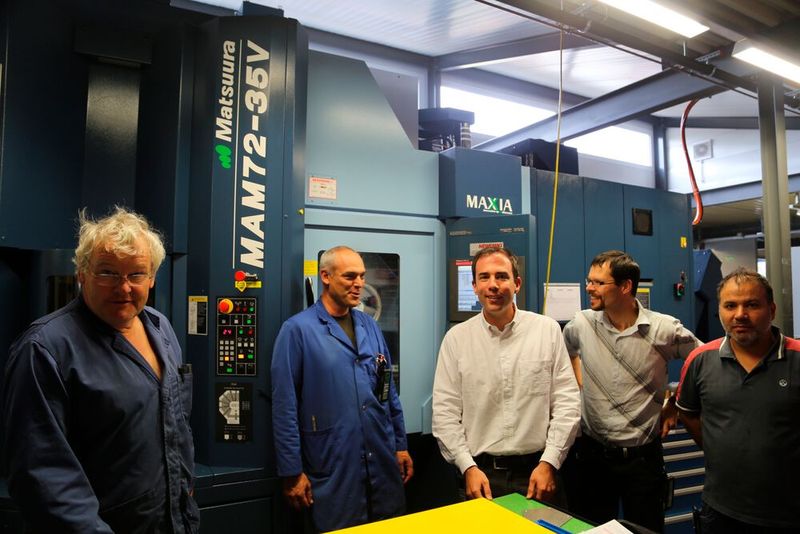 De gauche à droite : Messieurs Ferdinand Béguelin, metteur en train; Ivan Krähenbühl, metteur en train; Arnaud Zimmermann, directeur; Aloïs Nicolet, responsable R&D et Nuno Loureiro, responsable de la production. (Source : MSM)