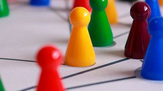 Coopetition überträgt Grundlagen der Spieltheorie auf das Geschäftsleben. Grundsätzlich geht es darum, ein Gleichgewicht zwischen Kooperation und Konkurrenz herzustellen. (gemeinfrei - Gerd Altmann / Pixabay)