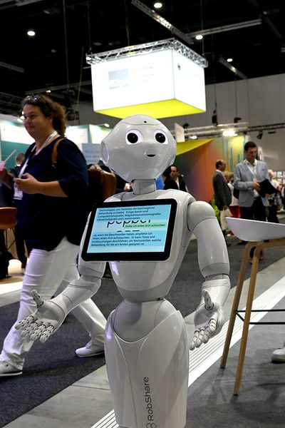 ... Pflegeroboter Pepper. (WISO/Schmidt-Dominé)