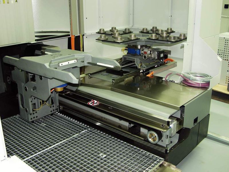Bild 1: Die linearen Hub- und Verfahrbewegungen im Palettenwechselsystem des kompakten Produktionssystems C 20 UP sind mit Kugelschienenführungen und Kugelgewindetrieben von Rexroth gelöst. (Archiv: Vogel Business Media)