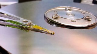 Daten speichern: Viele Daten aus Unternehmen kommen auf die Festplatte. Doch das Datenwachstum nimmt weiter zu. Mehr Speicher ist gefragt. ( Jürgen Eick )