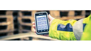 Logistik-Apps unterstützen ein effizientes Beschaffungsmanagement. Spediteure erfassen mobil das Abholen oder Zustellen der Lieferung – mit Barcodescan und digitaler Unterschriftenerfassung. (Martin Holubek www.dipho.de)