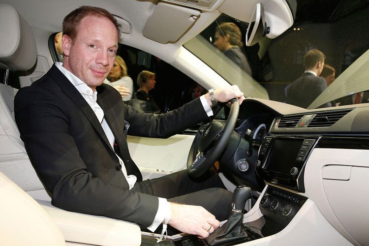 Davon überzeugte sich während der Präsentation schon mal Schauspieler Johann von Bülow. (Foto: Skoda)