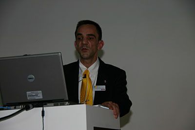 Ralf Bicko, Application Technician bei Fanuc GE CNC erläutert den Einsatz der Werkstattprogrammierungssoftware Manual Guide i mit vielen Programmierbeispielen. (Archiv: Vogel Business Media)