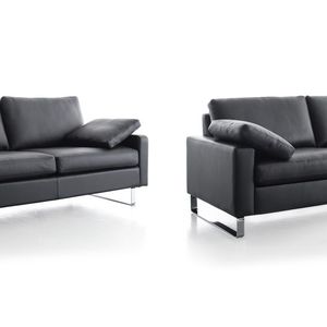 Plagiarius 2015  -  Auszeichnung Polstermöbelsystem „Conseta“ Links Original:		COR Sitzmöbel Helmut Lübke GmbH + Co. KG,  			Rheda-Wiedenbrück, Deutschland Rechts Plagiat:	Christmann GmbH, Langenberg, Deutschland (Bild:  Aktion Plagiarius e.V.)