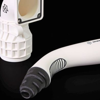 Stratasys hat mit Poly-Jet Tough-One White ein neues Material für seine Poly-Jet-Drucker eingeführt. Das Material zeichnet sich durch eine verbesserte Schlagfestigkeit und Flexibilität aus, die bohr-, fräs- und selbstschneidende Eigenschaften ermöglicht. (Bild: Stratasys)