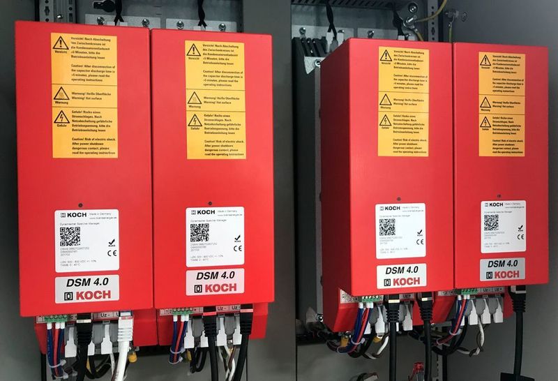 Vier Dynamische Speicher-Manager DSM 4.0 sorgen in einem KTS-Energiemanagementsystem für eine Spitzenleistung von über 100 kW. (Michael Koch GmbH)