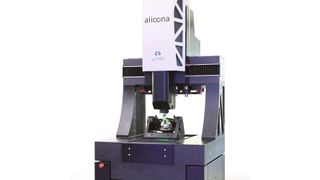 Die optische Koordinatenmessmaschine ist das Kernstück einer Demonstration, bei der die Lage, die Form und die Rauheit vermessen werden.  (Bruker Alicona)
