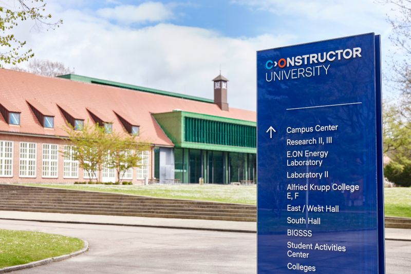 Platz 1: Uni Bremen (priv.) 4,7/5 Sterne  ★ ★ ★ ★ ★   Unverändert auf Platz 1 der besten Universitäten für Biologie und Biowissenschaften ist die Constructor University Bremen. Sie erhielt in drei von vier Bereichen, die für diese Top-10-Liste aus dem CHE-Ranking berücksichtgt wurden, jeweils die beste Bewertung im Vergleich mit den anderen Plätzen. Lediglich die „Unterstützung am Studienanfang“ wird eher mittelmäßig beurteilt.Die Privatuniversität lehrt in englischer Sprache.               Aus der Forschung: Von Superfood bis Wasser-Reiniger – ein Team der Privatuni Bremen erforscht das Anwendungsspektrum von Entengrütze Ebenfalls interessant: Top 10 der besten Universitäten für Chemie. (Constructor University)