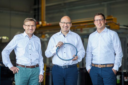 Hubert Halder, Geschäftsführer von Risomat, der Franke-Kundenberater Michael Bärstecher und Christian Halder, ebenfalls Geschäftsführer von Risomat (v. l.).(Bild:  Franke GmbH)