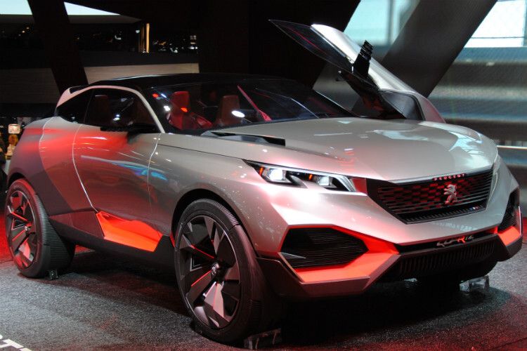 Leistungsstarkes Statement: Statt französischer Eleganz dominiert beim Peugeot Quartz die sportliche und robuste Komponente. Das SUV verfügt über einen Plug-in-Full-Hybrid-Antriebsstrang mit 500 PS. Dazu trägt die Kombination aus einem Verbrennungs- und zwei Elektromotoren bei. (Foto: Baeuchle)