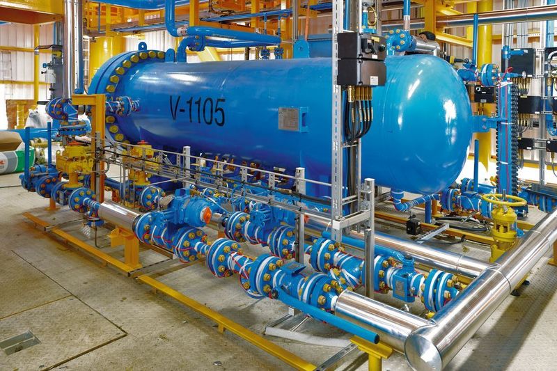 Typical application of pipe trace heating, which includes protecting the substances transported in the pipes from freezing (Phoenix Contact)