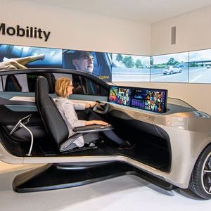 Zur IAA hatte Continental ein Modell bestellt, bei dem Kegelmann Technik mehrere seiner Möglichkeiten anwenden konnte: von Freiformflächen-Modellierung über Fräsen und Erodieren, additives Fertigen per SLS und SLA, Laminieren und Finishen, bis zu Kaschieren und Thermo-Forming.
