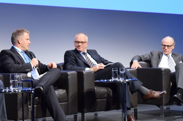 Podiumsdiskussion zum Thema „Bayerisches E-Government: mehr digitaler Service und verbriefte Rechte für Bürger und Unternehmen?“: Dr. Christian Löbel, Oberbürgermeister in Ingolstadt, Horst Westerfeld, Staatssekretär d.D., AKDB-Vorstandsvorsitzender Alexander Schroth (Frank Zscheile)