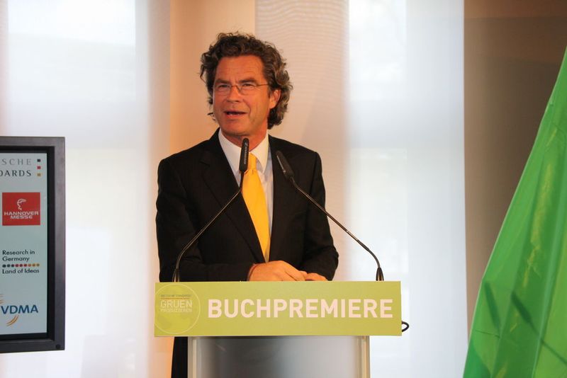 „Umweltschutz und Nachhaltigkeit sind beherrschende Themen unserer Gesellschaft“, sagt Dr. Florian Langenscheidt bei der Buchpremiere „Gruen Produzieren“. (Archiv: Vogel Business Media)