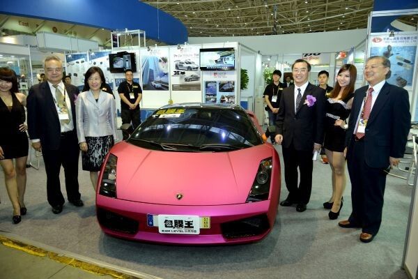 Der eigens aus Deutschland eingeflogene Lamborghini ist ein ganz besonderer Blickfang. (Bild: TAITRA)